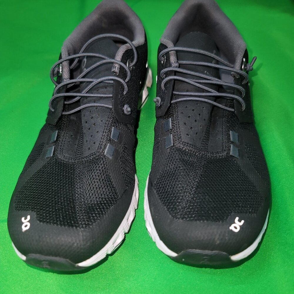 ON CLOUD 5 - Women's Running Shoes - SIZE 7
